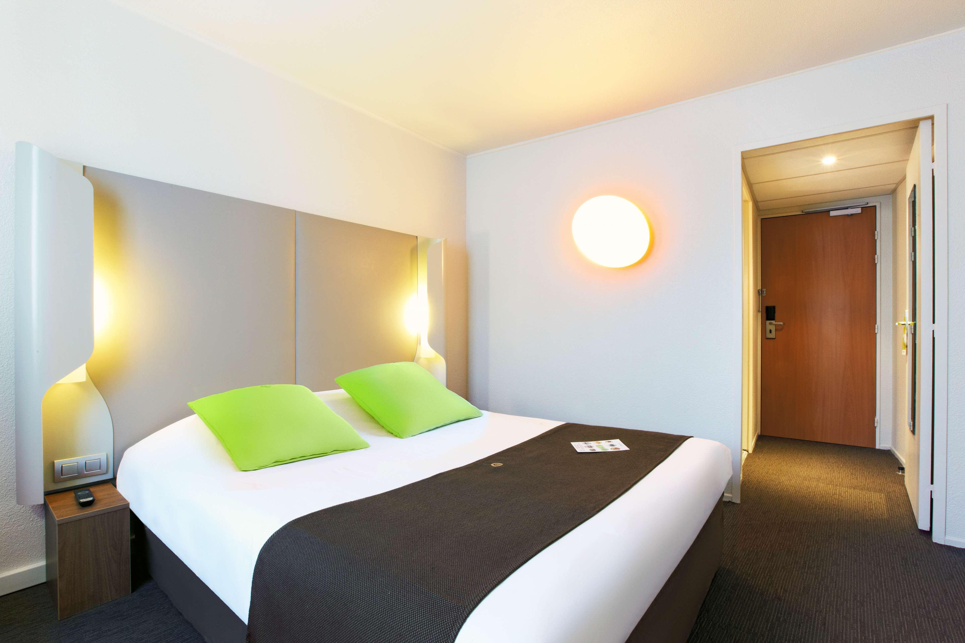 Campanile Saint-Quentin-En-Yvelines Hotel Montigny-le-Bretonneux Bagian luar foto